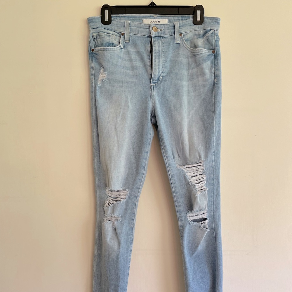 Joe’s High Rise Skinny Ankle distressed light wash Size 28